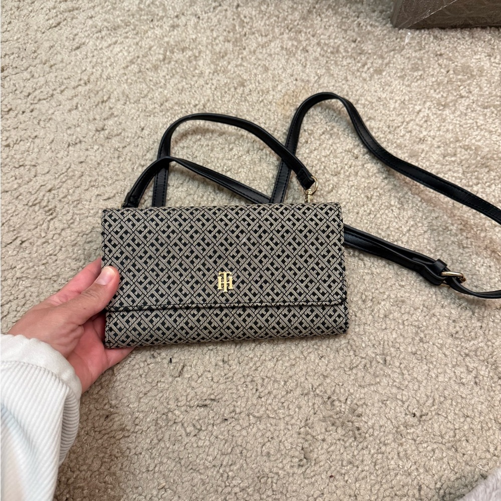 Tommy Hilfiger Black /blue & Gray Monogram Crossbody Wallet